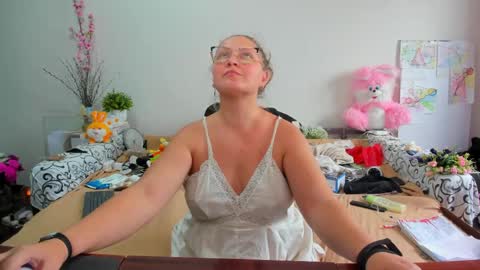 Anna - not anna - right Anna  online show from June 2026 01:17:02 PM