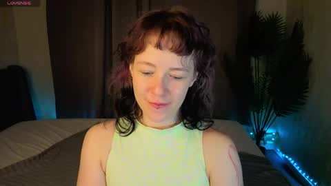 Snapshot of ricki_bloom chatting on April 2026 01:25:02 AM Ricki online show from April 2026 01:25:02 AM