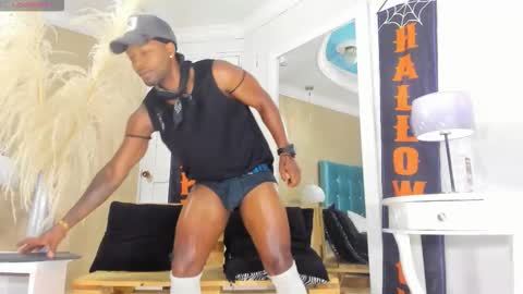 RicoBrowm online show from October 2025 04:59:01 AM