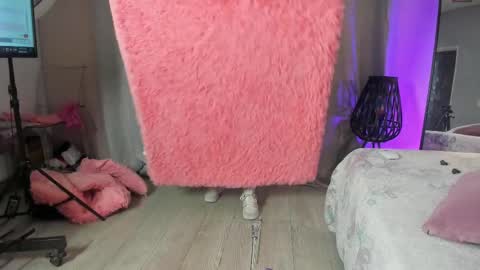 Sara online show from February 2025 10:09:01 AM