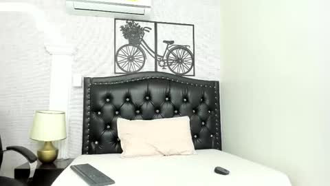 Snapshot of riley_reid_milf chatting on January 2026 12:51:01 PM Oriana online show from January 2026 12:51:01 PM