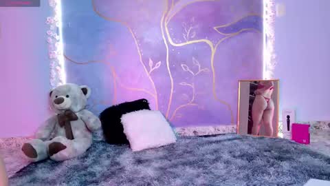 Snapshot of riley_skye_ chatting on May 2026 06:57:01 PM RAILEY online show from May 2026 06:57:01 PM