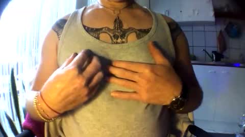 Snapshot of riod_rainforest_1983 chatting on November 2025 12:27:01 PM Rotrigo online show from November 2025 12:27:01 PM