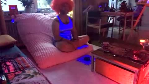 Snapshot of riod_rainforest_1983 chatting on April 2026 05:55:01 PM Rotrigo online show from April 2026 05:55:01 PM