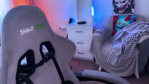   DianaBrite            fansl y online show from April 2026 11:14:02 AM