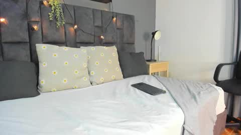 Snapshot of ririibrunette__ chatting on November 2025 07:43:01 PM RIRI online show from November 2025 07:43:01 PM