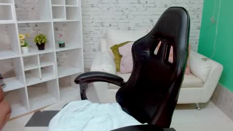 Snapshot of ririlennox chatting on October 2025 11:43:01 AM Rihanna online show from October 2025 11:43:01 AM