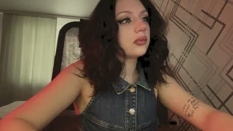 Nicole online show from April 2026 01:44:01 PM