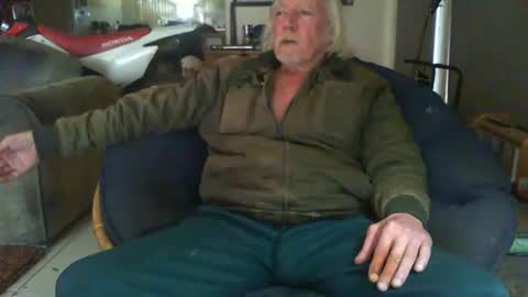 Snapshot of riverratggg chatting on May 2026 07:35:01 AM riveratggg online show from May 2026 07:35:01 AM
