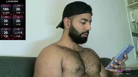 Snapshot of roa32sebas chatting on January 2025 03:47:02 PM SebasRoa online show from January 2025 03:47:02 PM