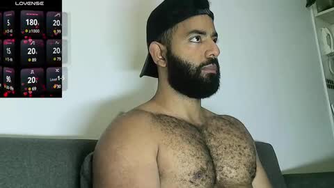 Snapshot of roa32sebas chatting on February 2025 02:10:02 PM SebasRoa online show from February 2025 02:10:02 PM