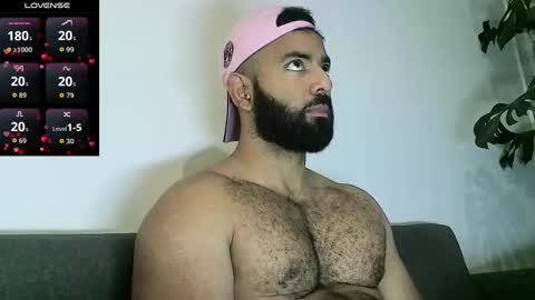 Snapshot of roa32sebas chatting on October 2025 06:45:02 PM SebasRoa online show from October 2025 06:45:02 PM