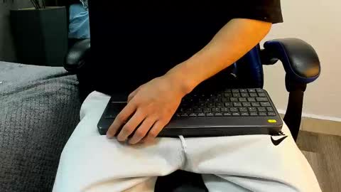 Roan Birkin online show from November 2025 07:04:01 PM