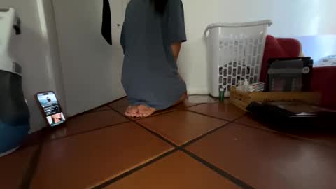 roarmance1 online show from November 2025 05:45:02 PM