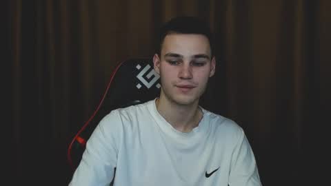 robert10211 online show from December 2024 06:19:02 PM