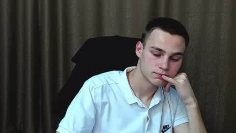 robert10211 online show from September 2025 06:20:01 PM