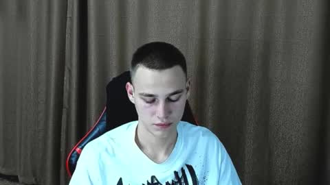 robert10211 online show from September 2025 01:59:01 PM