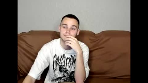 robert10211 online show from November 2025 08:55:01 PM