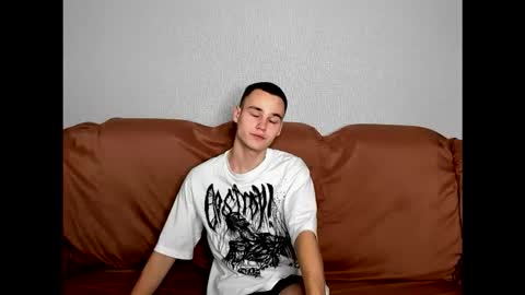 robert10211 online show from November 2025 04:56:01 AM