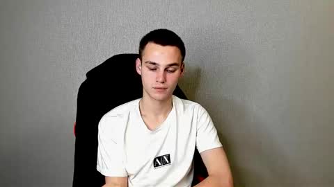 robert10211 online show from November 2025 05:17:01 AM