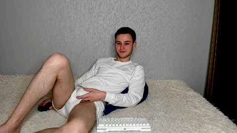 robert10211 online show from April 2026 06:17:01 PM