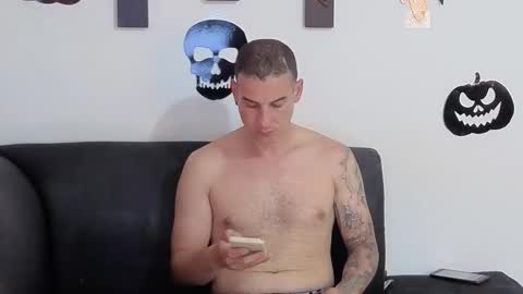 Robert and Kloe online show from October 2025 04:29:02 PM