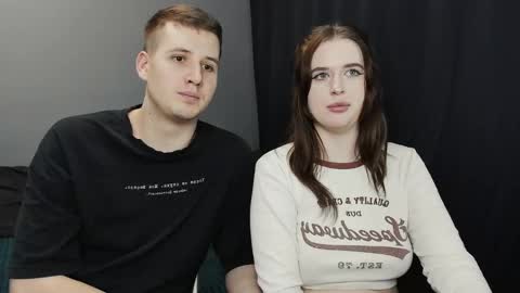 Snapshot of robert_lisa chatting on February 2025 03:53:01 PM Lisa and Robert i am online all days 900 am GMT3 online show from February 2025 03:53:01 PM