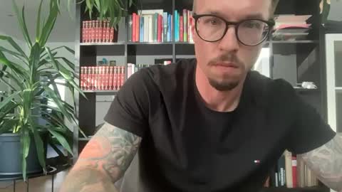 robert_x666 online show from June 2026 05:39:02 PM