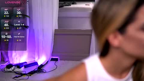 Roberta online show from October 2025 08:45:02 AM