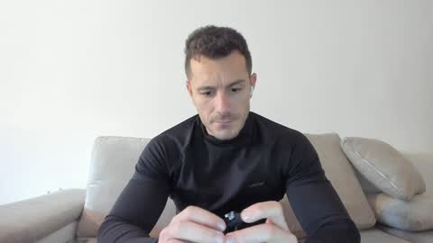 roberto4ever online show from February 2025 01:48:02 PM