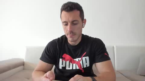 roberto4ever online show from February 2025 12:48:01 PM