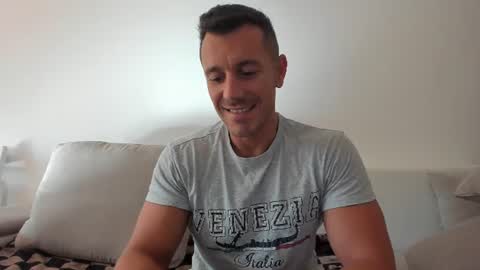 roberto4ever online show from July 2026 04:54:01 AM