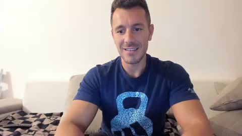 roberto4ever online show from July 2026 05:42:02 PM