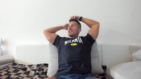 roberto4ever online show from July 2026 12:12:02 PM