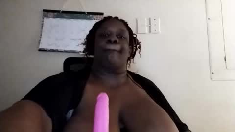 Snapshot of robertswhitney52 chatting on December 2025 09:00:02 PM robertswhitney52 online show from December 2025 09:00:02 PM