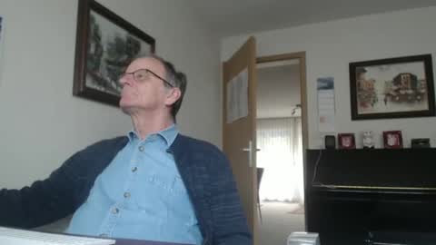 roboter0233 online show from February 2025 02:26:01 PM