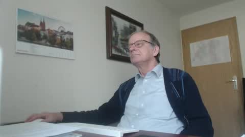 roboter0233 online show from October 2025 12:06:02 PM