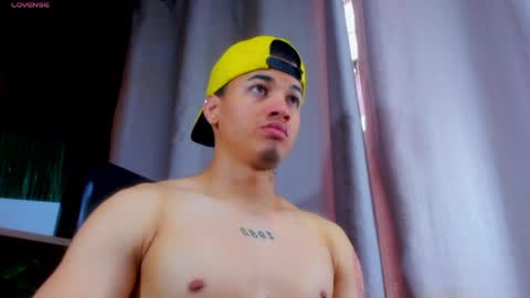 rocco_santos online show from May 2026 06:25:02 PM