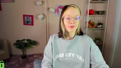 Snapshot of rockett_bunny chatting on November 2025 01:00:02 AM Rockett online show from November 2025 01:00:02 AM