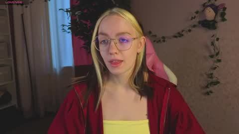 Snapshot of rockett_bunny chatting on April 2026 12:43:02 AM Rockett online show from April 2026 12:43:02 AM