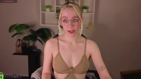Snapshot of rockett_bunny chatting on April 2026 12:57:01 AM Rockett online show from April 2026 12:57:01 AM