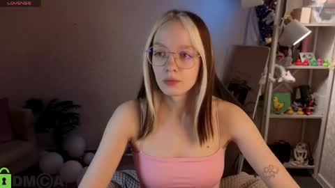 Snapshot of rockett_bunny chatting on May 2026 12:49:01 AM Rockett online show from May 2026 12:49:01 AM