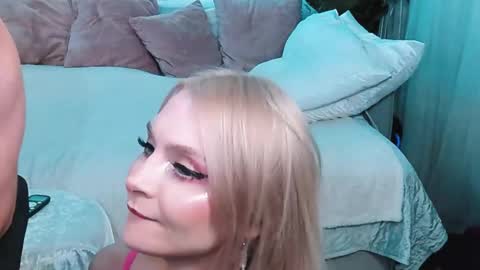 Lina and Den online show from November 2025 09:10:01 AM