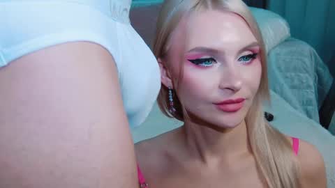 Lina and Den online show from November 2025 05:18:02 AM