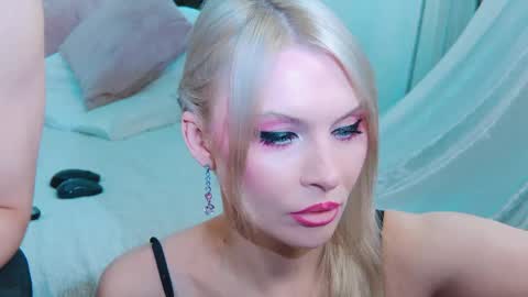 Snapshot of rockstarsgames chatting on May 2026 08:00:02 AM Lina and Den online show from May 2026 08:00:02 AM