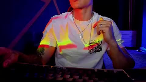 Snapshot of rodarri chatting on February 2025 09:42:01 AM MY NAME CAN SEE ALL MY CUM VIDEO BUY FAN SUB. online show from February 2025 09:42:01 AM