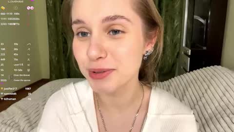 Snapshot of rolandaslatten chatting on January 2026 05:27:02 PM Mia online show from January 2026 05:27:02 PM