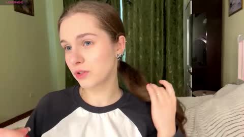 Snapshot of rolandaslatten chatting on February 2026 10:40:02 AM Mia online show from February 2026 10:40:02 AM