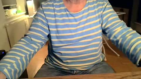 rolandloser1000 online show from December 2024 04:59:02 PM