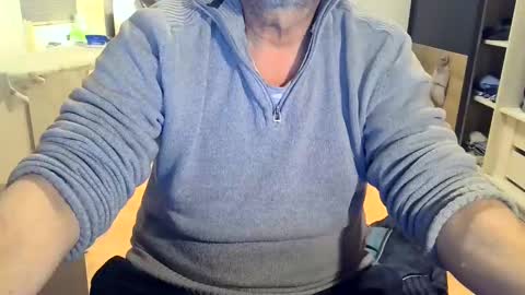 rolandloser1000 online show from January 2025 07:37:01 PM